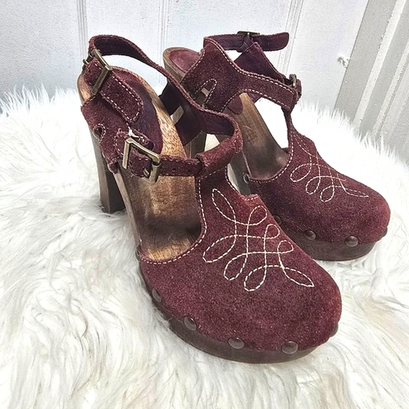 Micheal Kors Burgundy Wooden Block Heels Strappy Velvety Sandals. Size 7M🌴 - Picture 1 of 9
